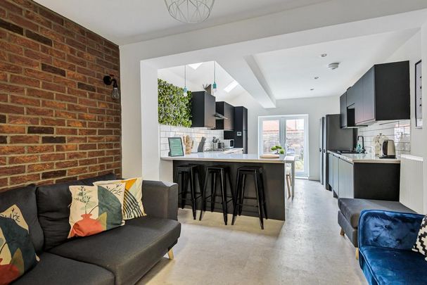 5 bedroom house to rent - Photo 1