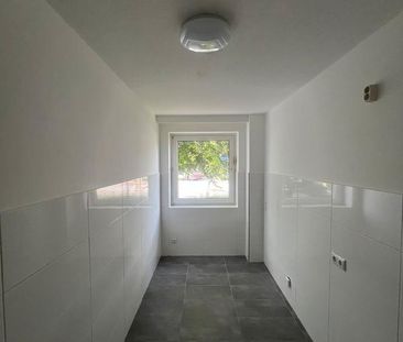 Schöne helle 3 Zimmer Wohnung + Tiefgaragenstellplatz - Foto 1