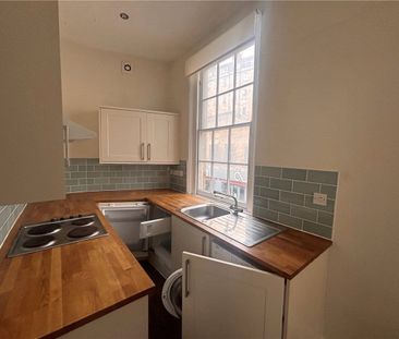 A period apartment located in a prime Bath location set just off Wa... - Photo 1