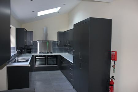 7 Bed Terraced House, Ruskin Avenue, M14 - Photo 5