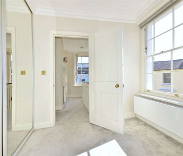 Well-proportioned four-bedroom family home, located on a picturesqu... - Photo 5