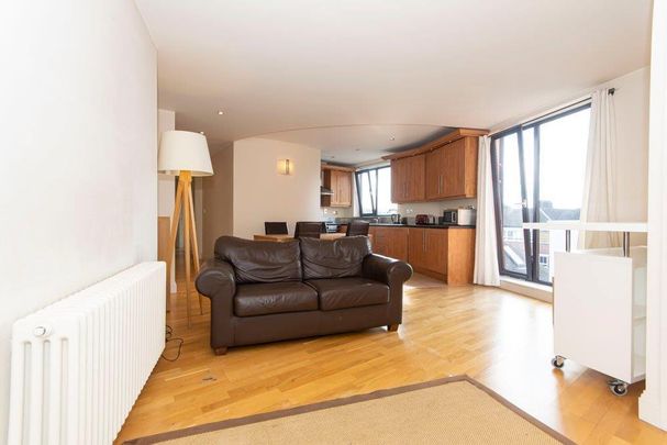 2 bedroom flat to rent - Photo 1