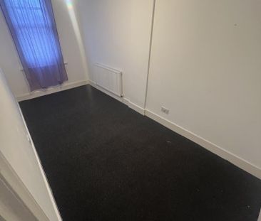 4 bedroom flat to rent - Photo 4