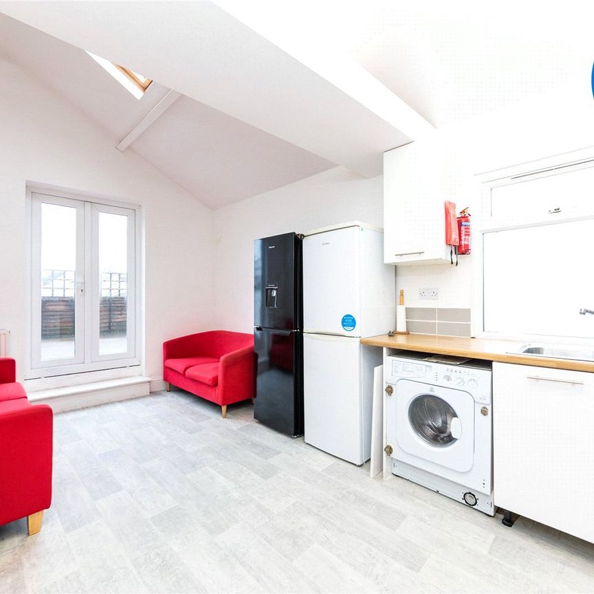 5 bedroom maisonette to rent - Photo 1