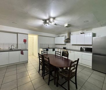 1 bedroom in a house share to rent - Photo 3