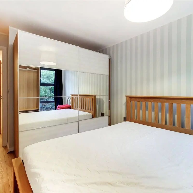 1 bedroom flat in 22 Scott Avenue - Photo 1