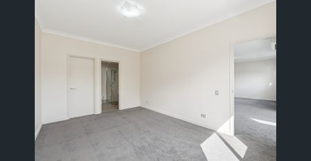 Stop Looking! - Photo 5