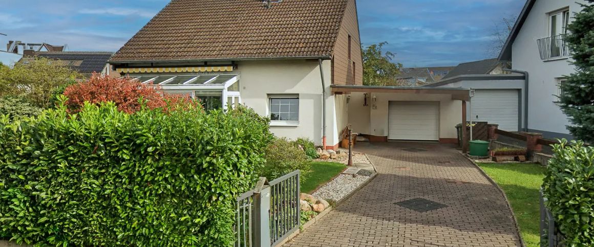 Charmantes Einfamilienhaus mit Wintergarten und Gartenidylle in Hennef-Geistingen - Photo 1