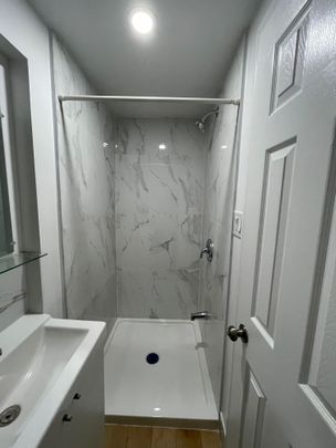 For Lease - 5720 Peer Street, Niagara Falls, Ontario - Photo 1