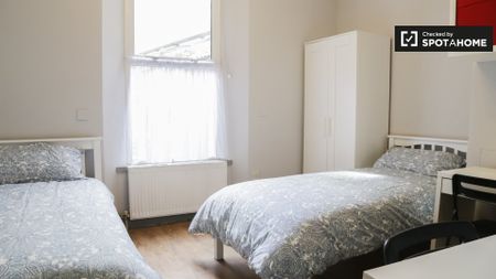 Bed for rent in 6-bedroom house in Phibsborough - Photo 5