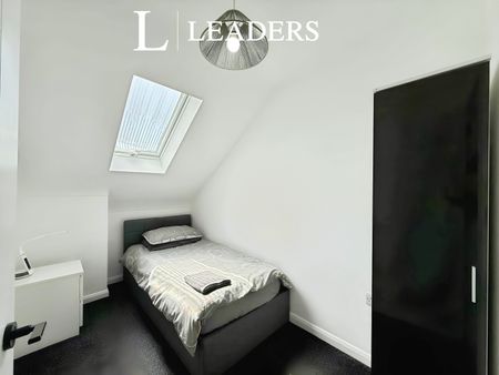 2 bedroom flat to rent Cambridge Road, Bournemouth - Photo 2