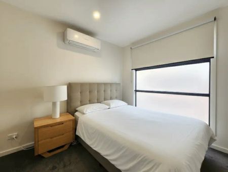 “Ultra Modern, Immaculately Maintained Townhouse” - Photo 2