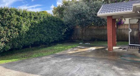 4-bedroom house in strategic place in Kelston - Photo 4