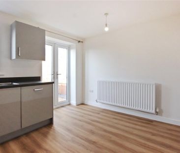 3 bedroom semi-detached house to rent - Photo 5