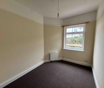 3 bedroom flat to rent - Photo 2