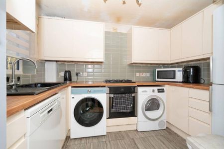 2 bedroom terraced house to rent - Photo 4