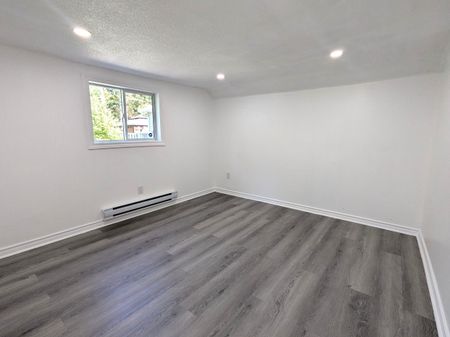 For Lease - 696 Hastings Avenue, Innisfil, Ontario - Photo 4