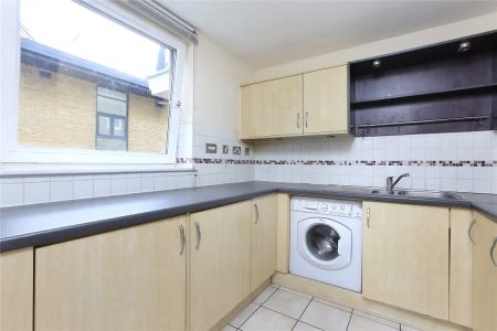 1 bedroom flat in Smugglers Way - Photo 2