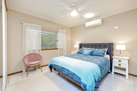 Furnished ground floor apartment, two streets from beach. - Photo 3