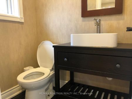 For Lease - 654 Ellengale Road Unit# Main, Burlington, Ontario - Photo 4