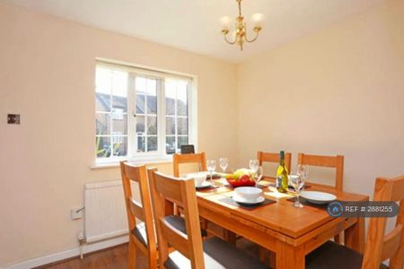 4 bedroom detached house to rent - Photo 5