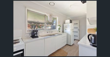 3 Bedroom Home, Great Location! - Photo 5