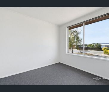 Neat & Tidy Family Home - Photo 6