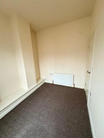 7 Egeria Street, Belfast, BT12 5PN - Photo 2