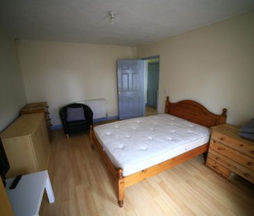 4 bedroom end of terrace house to rent - Photo 3