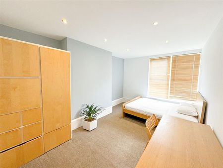 Kingsley Place, Heaton - Photo 2