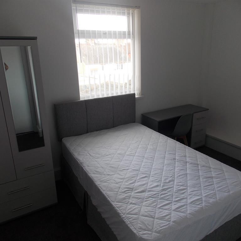 9 bedroom private hall to rent - Photo 1