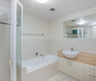 Bella Vista Resort. 2 Bedroom with extra large balcony. - Photo 2