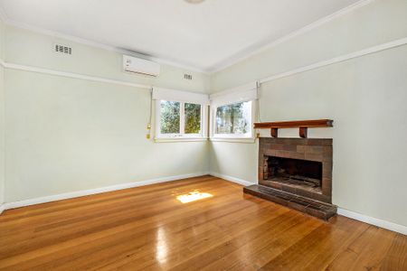 Beautiful three bedroom home in the Frankston High School Zone! - Photo 4