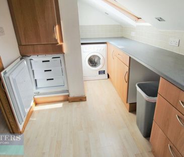 2 bedroom Flat To Let - Photo 6