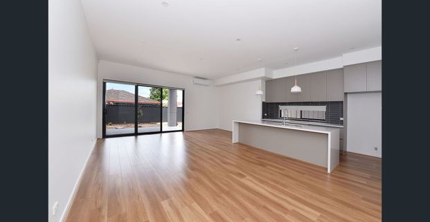 The Future Looks Lovely - Photo 1