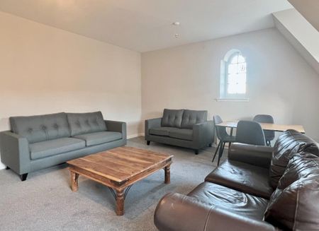 3 bedroom flat to rent - Photo 2