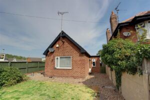 1 BEDROOM Bungalow - Detached - Photo 2