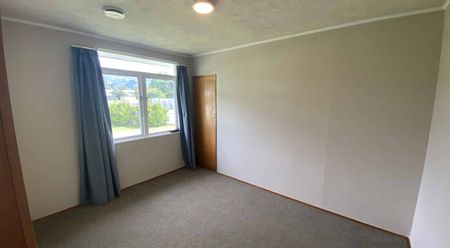 Warm & Sunny Family Home in Prime Location - Photo 2