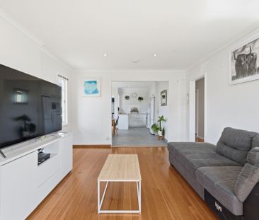 Warm and Welcoming Home - Photo 3