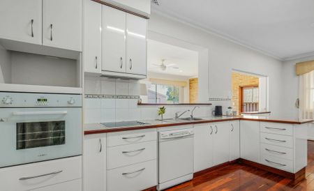 Great Family Home in Convenient Location! - Photo 4