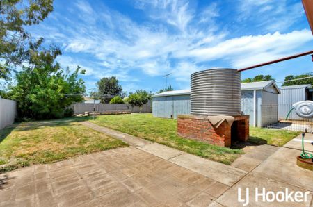 3 bedroom family home is now available to rent. - Photo 2