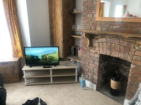 1 Bed Flat, Broad Street, BN2 - Photo 4