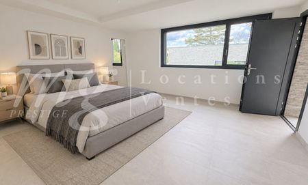 SUPERB NEW CONTEMPORARY HOUSE OF 280 m2 - WITH LAKE VIEW, LARGE TERRACE - + NEAR LAKE & BEACH - Photo 2