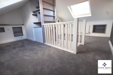 3 Bedroom House - Terraced To Let - Photo 2