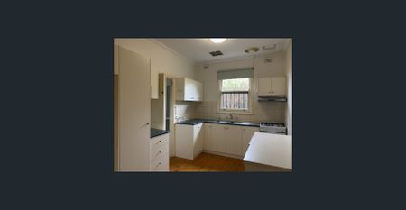 3 Bedroom Home in Soughtafter Location just 15mins Drive to CBD - Photo 4