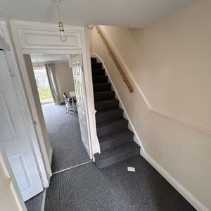 3 bedroom semi-detached house to rent - Photo 3