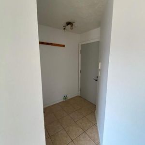 GRAND ET LUMINEUX 4.5 DISPONIBLE 1ER MARS!!! - Photo 2