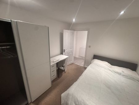 3 Bed Flat, St. John's Court, N4 - Photo 2