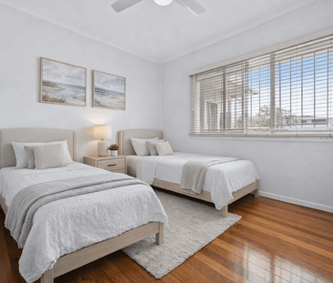 Inviting Family Home - Massive Garage - 809sqm's! - Photo 4