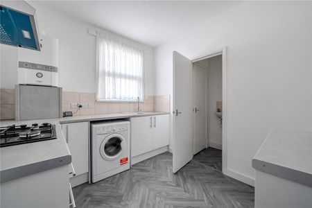 Leonard Road, N9, London - Photo 2